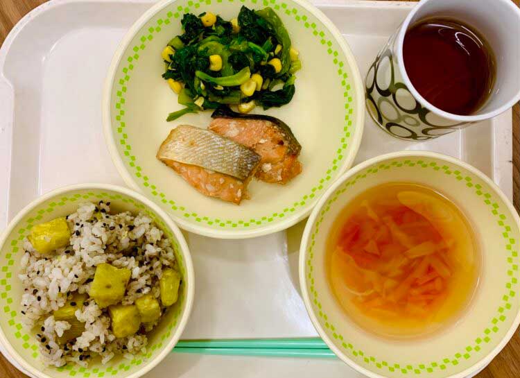 「さつまいもご飯」で秋を感じる　委託給食・自園給食