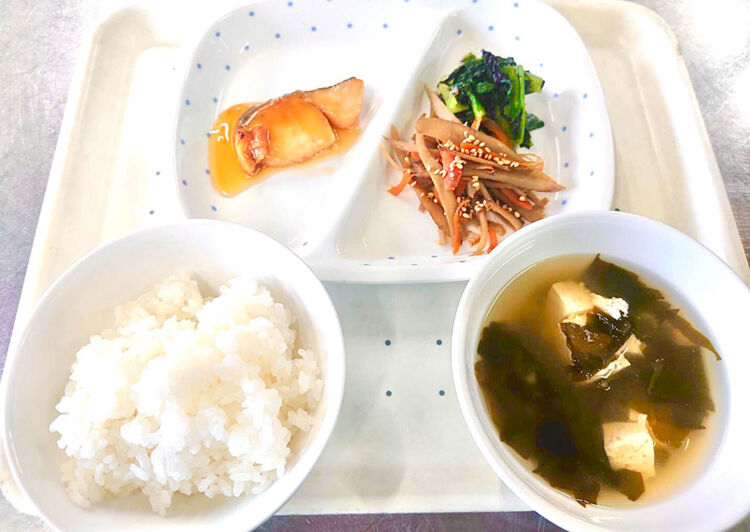 「タラの照り焼き」給食（新潟県 給食コンサルタント）委託給食・自園給食