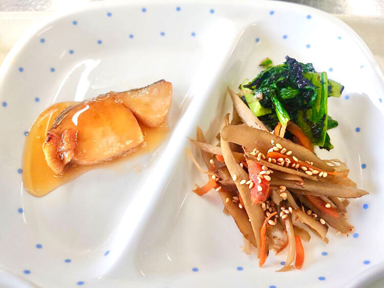 「タラの照り焼き」給食（新潟県 給食コンサルタント）委託給食・自園給食