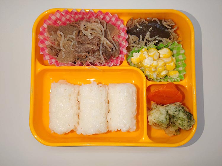 牛肉のしぐれ煮 弁当（お弁当給食）