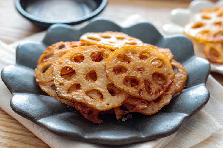 「レンコンの素揚げ」幼稚園・保育園の人気の給食レシピ（富喜屋オリジナル）