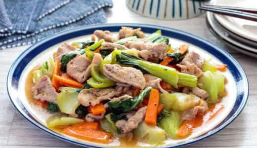 「チンゲン菜と豚肉のドレッシング炒め」幼稚園・保育園の人気の給食レシピ（富喜屋オリジナル食育レシピ）