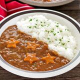 「鶏ひき肉のカレーライス」幼稚園・保育園の人気の給食レシピ（富喜屋オリジナル食育レシピ）