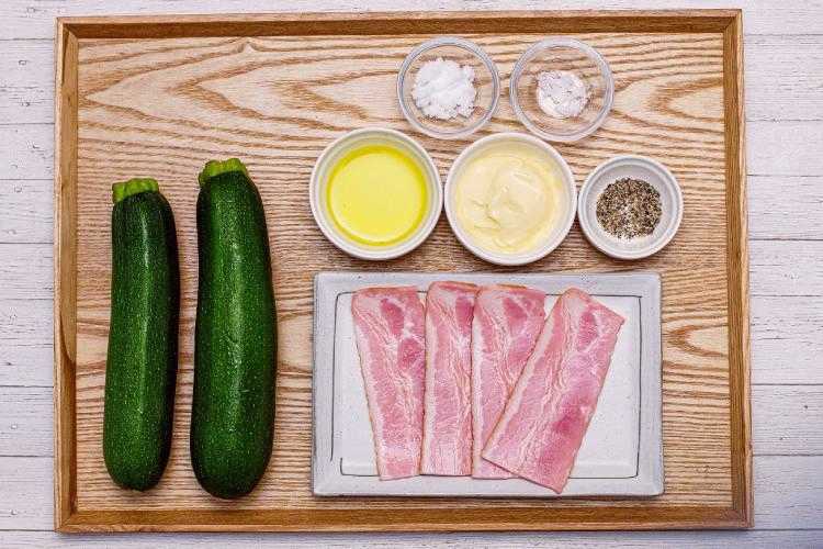 4人分の材料|「ズッキーニとベーコンのマヨネーズ和え」幼稚園・保育園の人気の給食レシピ(富喜屋オリジナル食育レシピ)