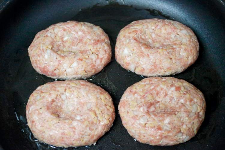 サラダ油を熱し、中火で約3分焼く