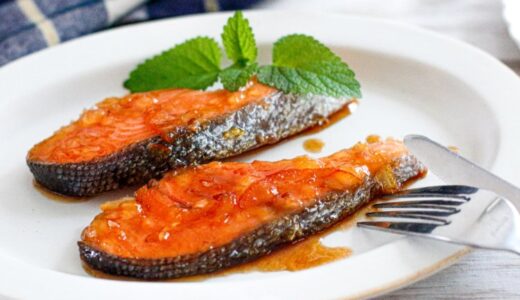 「鮭のマーマレード焼き」幼稚園・保育園の人気の給食レシピ（富喜屋オリジナル食育レシピ）