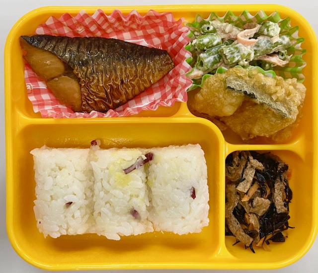 さつまいもご飯（お弁当給食）