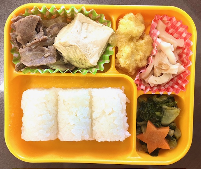 牛肉と焼き豆腐の煮物（お弁当給食）