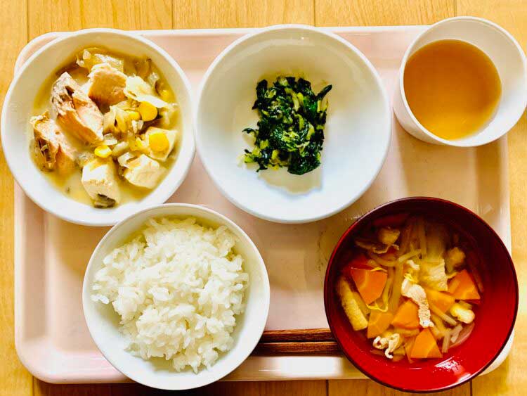 【石狩鍋】10月の「郷土料理」給食は “北海道”　委託給食・自園給食