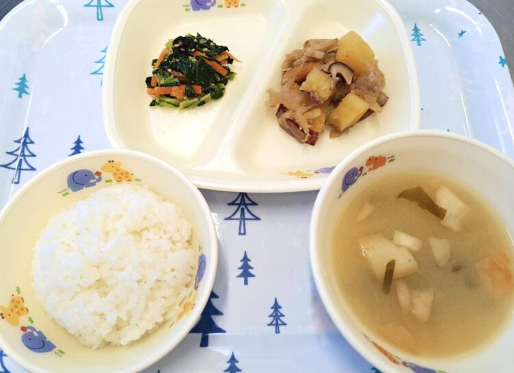 鶏と秋野菜の煮物（東京都　保育園）委託給食・自園給食