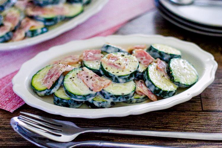 「ズッキーニとベーコンのマヨネーズ和え」幼稚園・保育園の人気の給食レシピ（富喜屋オリジナル食育レシピ）