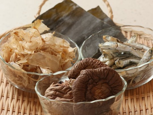出汁の種類（昆布、かつお節、煮干し、しいたけ）