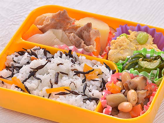 幼稚園・保育園のお弁当給食ー肉じゃが