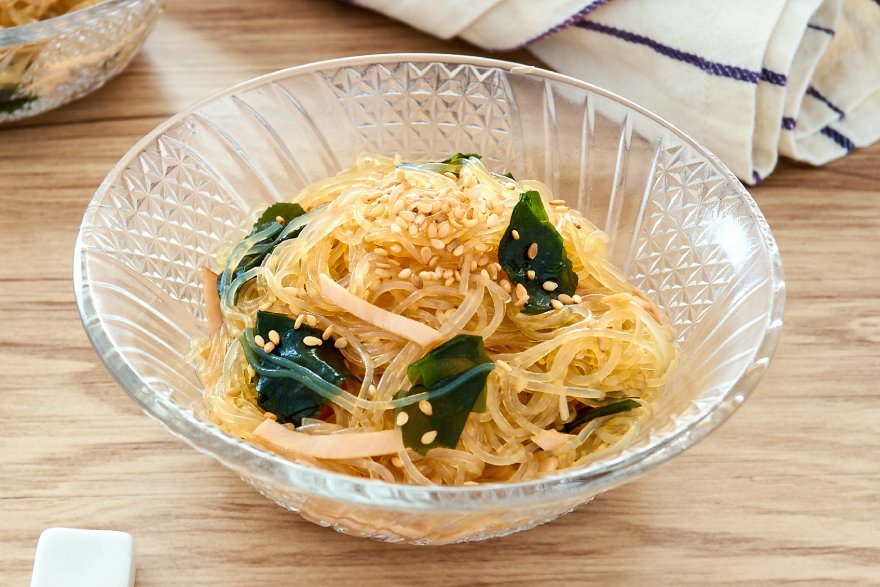 「春雨とハムの中華サラダ」幼稚園・保育園の人気の給食レシピ（富喜屋オリジナル食育レシピ）