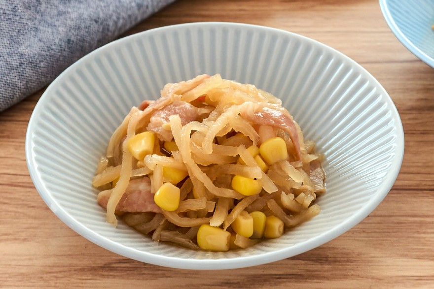 「切り干し大根のベーコン煮レシピ」幼稚園・保育園の人気の給食レシピ（富喜屋オリジナル食育レシピ）