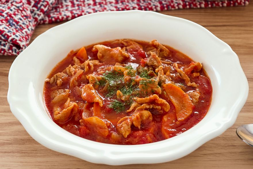 「豚肉のトマト煮」幼稚園・保育園の人気の給食レシピ（富喜屋オリジナル食育レシピ）